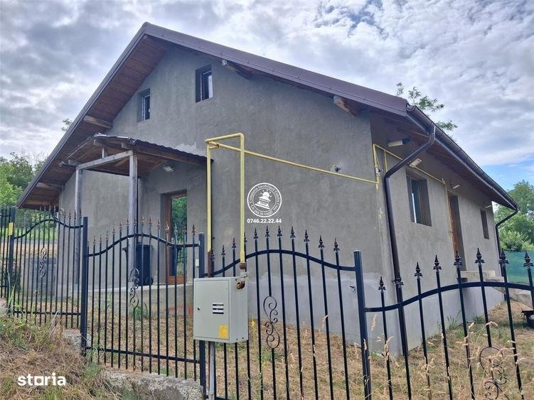 Casă cu 4 camere în Breazu