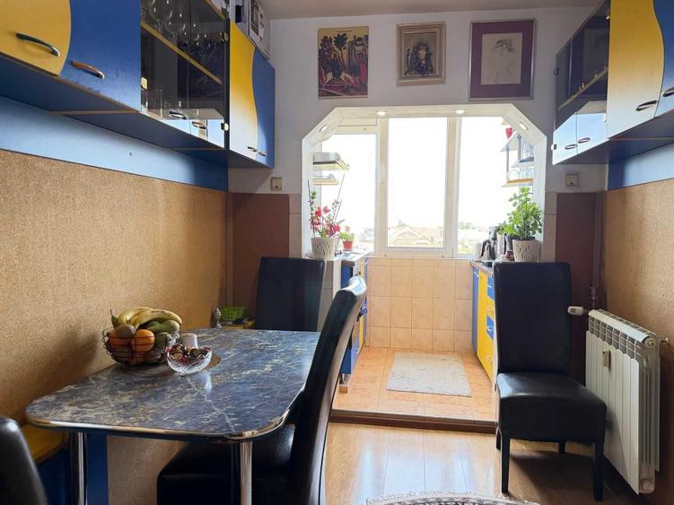Apartament cu 3 camere decomandat în Nufărul