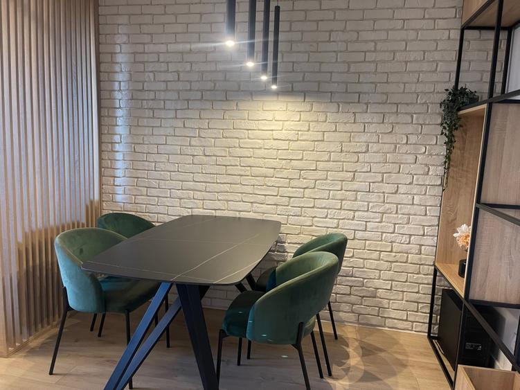 Apartament cu 3 camere decomandat în Exterior Vest