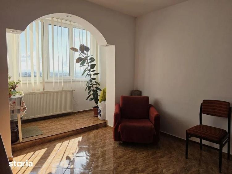 Apartament cu 3 camere decomandat în Astra