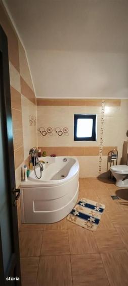 Apartament cu 5 camere în Ciurea