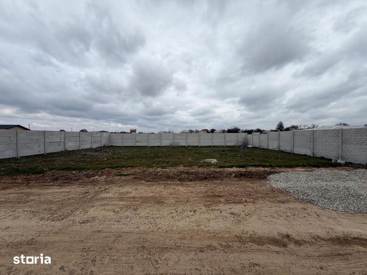 Teren de 375 mp, în Vărăști