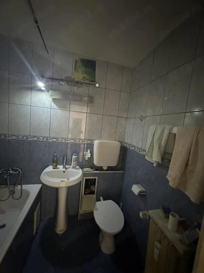 Apartament cu 3 camere semidecomandat în Giurgiului