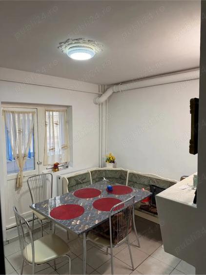 Apartament cu 3 camere decomandat în Lipovei