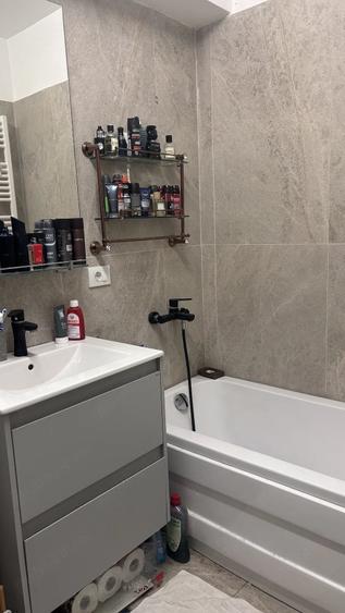 Apartament cu 3 camere decomandat în Ostroveni
