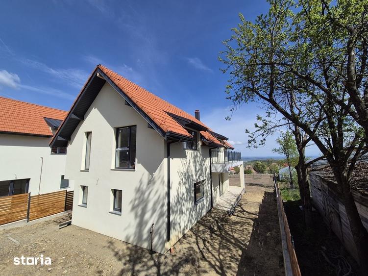 Casă cu 5 camere cu Teren 700 Mp în Mărăști