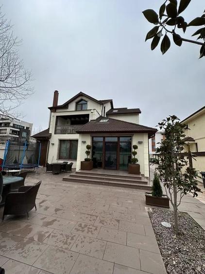 Casă individuală cu 10 camere cu Canalizare în Primo