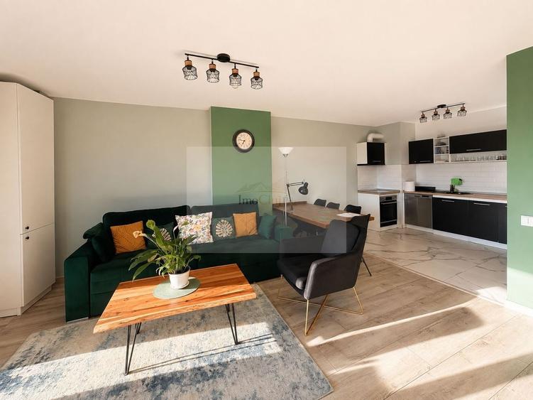 Apartament cu 3 camere semidecomandat, mobilat în Semicentral