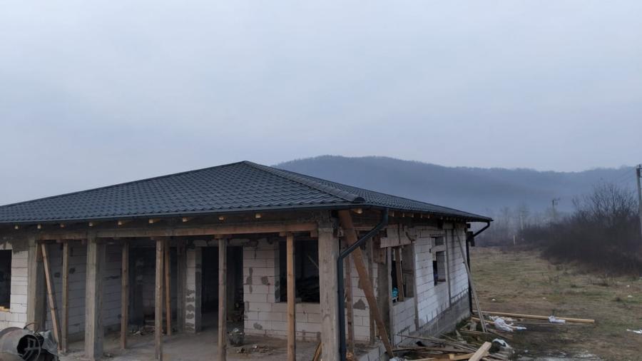 Casă individuală cu 4 camere cu Canalizare în Băbana