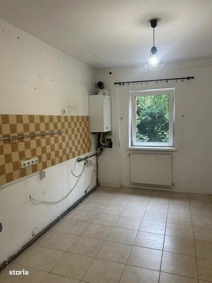Apartament cu 3 camere decomandat în Astra