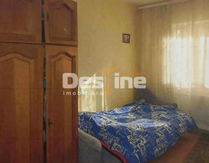 Apartament cu 3 camere decomandat în Calea București