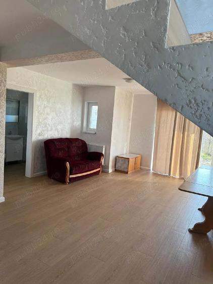 Casă cu 6 camere cu Teren 325 Mp în Dumbrăvița