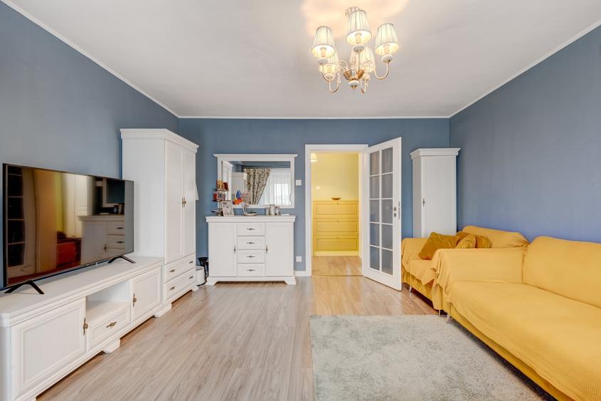 Apartament cu 3 camere decomandat, mobilat în P-ța Alba Iulia