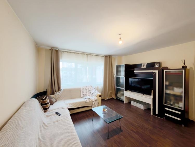Apartament cu 3 camere decomandat, mobilat în Bucovina