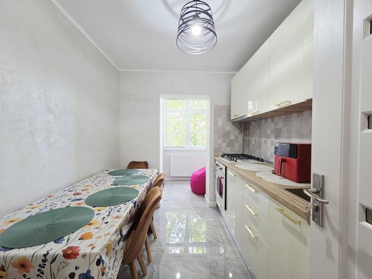 Apartament cu 2 camere decomandat în Micro 17