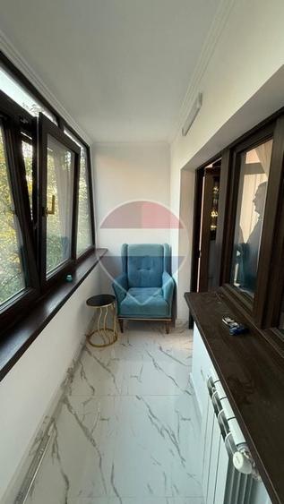 Apartament cu 4 camere decomandat în Central