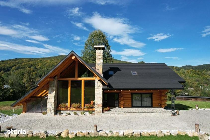 Casă cu 4 camere cu Teren 5500 Mp în Sucevița