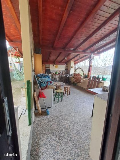 Casă cu 4 camere cu Teren 800 Mp în Stâlpeni