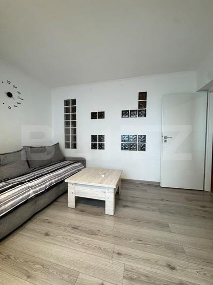 Apartament cu 3 camere semidecomandat, mobilat în Florești