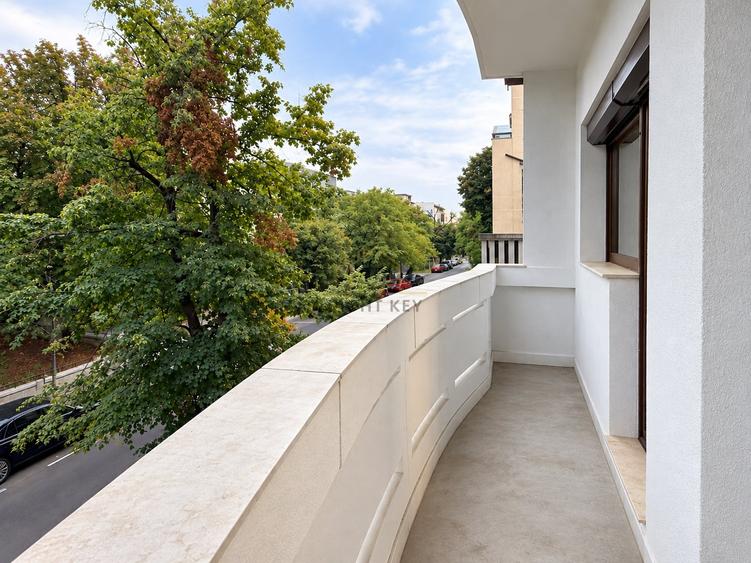Apartament cu 3 camere decomandat, mobilat în Capitale