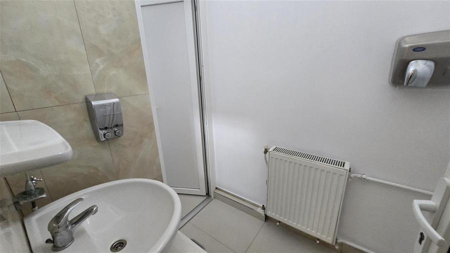 Birou, de 180 mp, în Vest