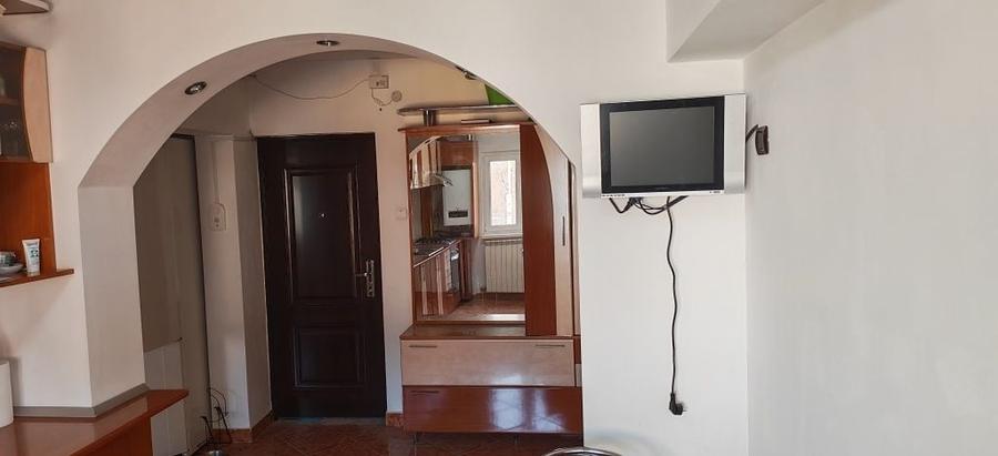 Apartament cu 2 camere decomandat în Precista