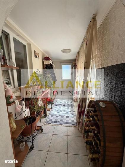 Casă cu 5 camere cu Teren 754 Mp în Glina
