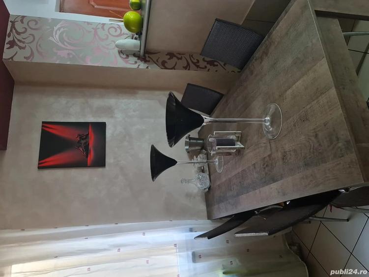 Apartament cu 4 camere decomandat în Tractorul