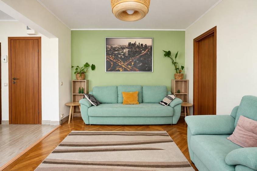 Apartament cu 3 camere semidecomandat în Titan