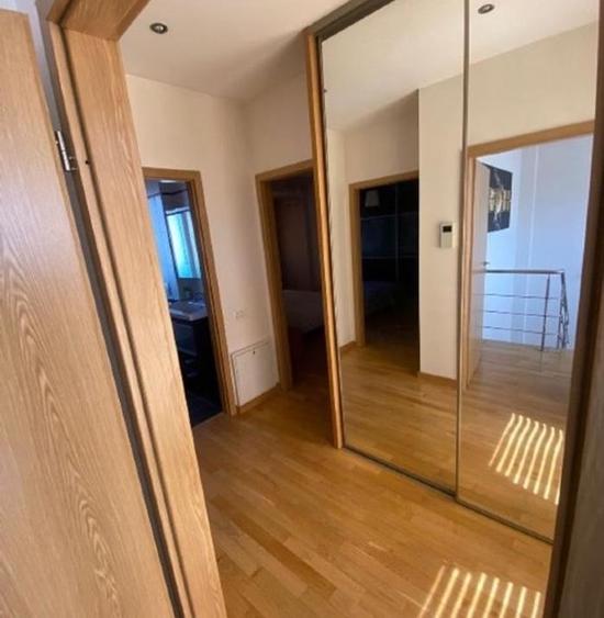Apartament cu 5 camere decomandat în Herăstrău