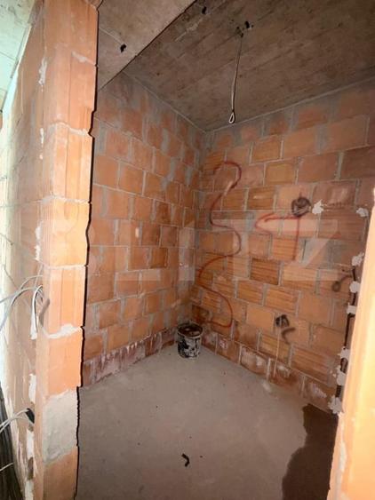Apartament cu 3 camere decomandat în Tractorul