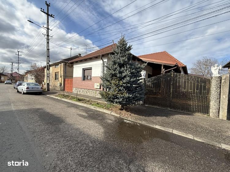 Casă cu 4 camere în Titulescu