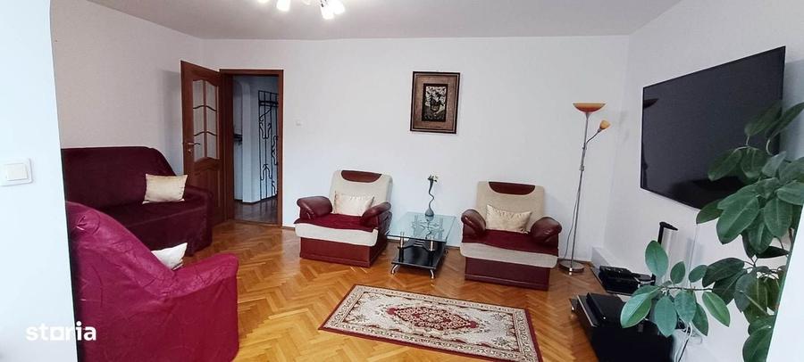 Apartament cu 4 camere decomandat în Tractorul
