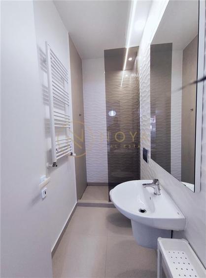 Apartament cu 3 camere semidecomandat, mobilat în Pipera