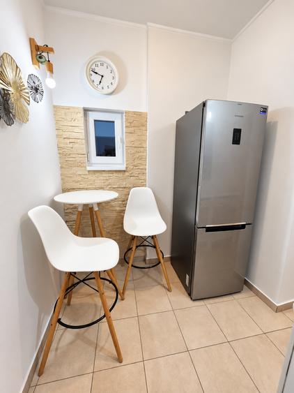 Apartament cu 4 camere semidecomandat în Universitate