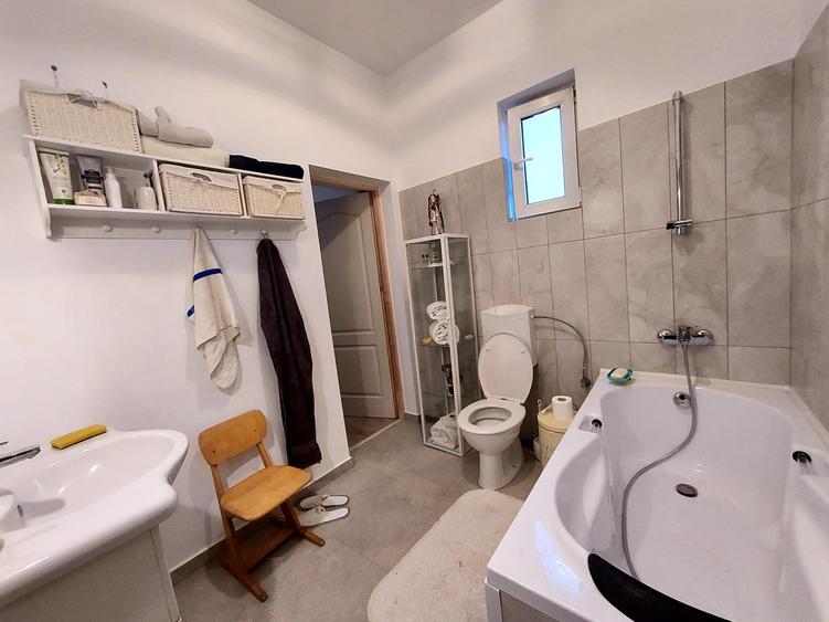Casă individuală cu 6 camere cu Teren 2160 Mp în Simeria