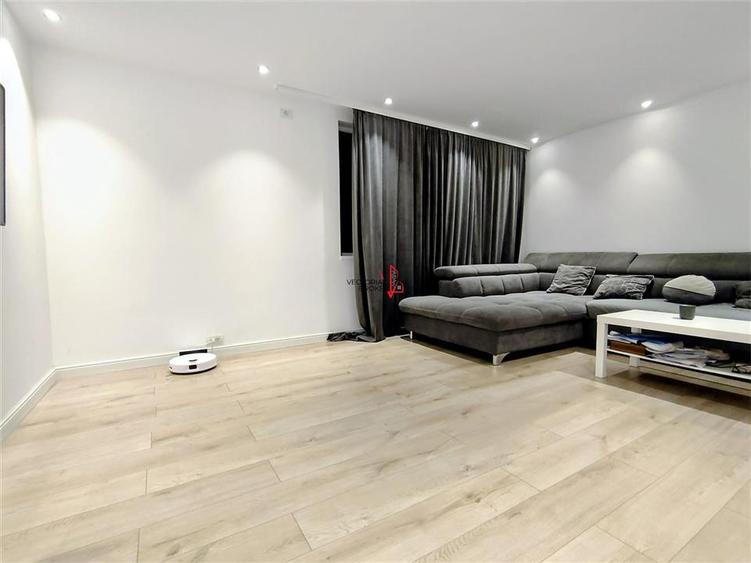 Apartament cu 3 camere decomandat în Titan