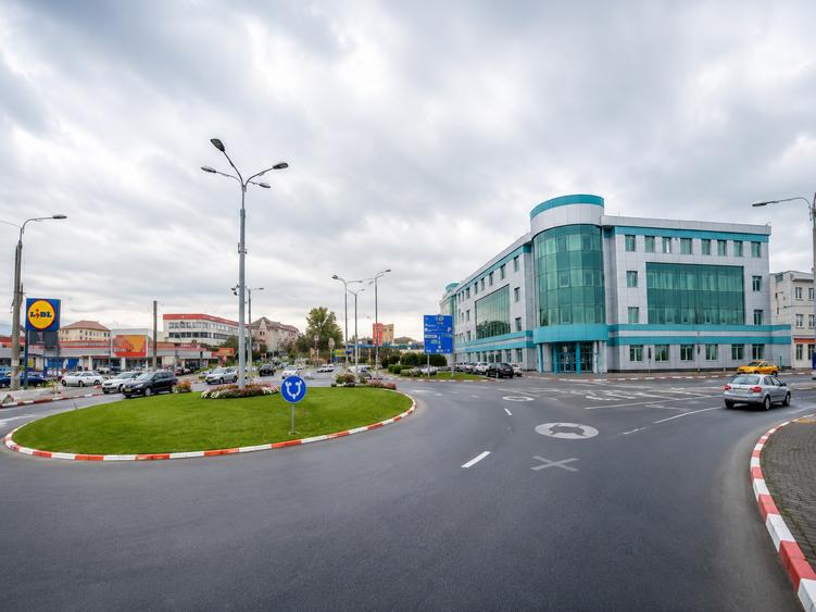 Birou, de 5,200 mp, în Turnișor