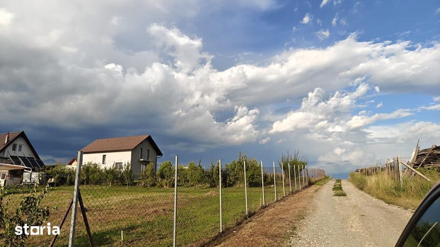 Teren de 884 mp, în Periferie