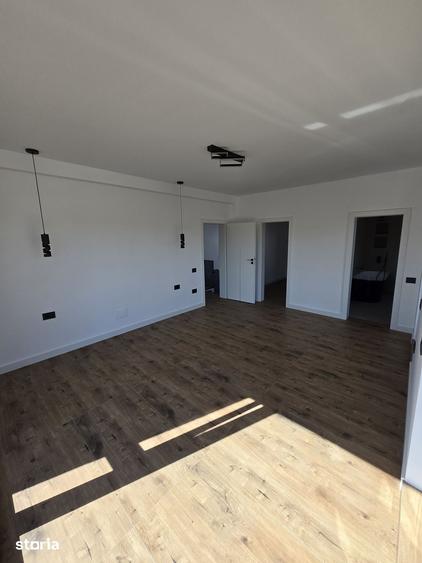Casă cu 5 camere cu Teren 540 Mp în Corbeanca