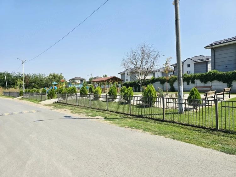 Casă cu 4 camere cu Teren 360 Mp în Tunari