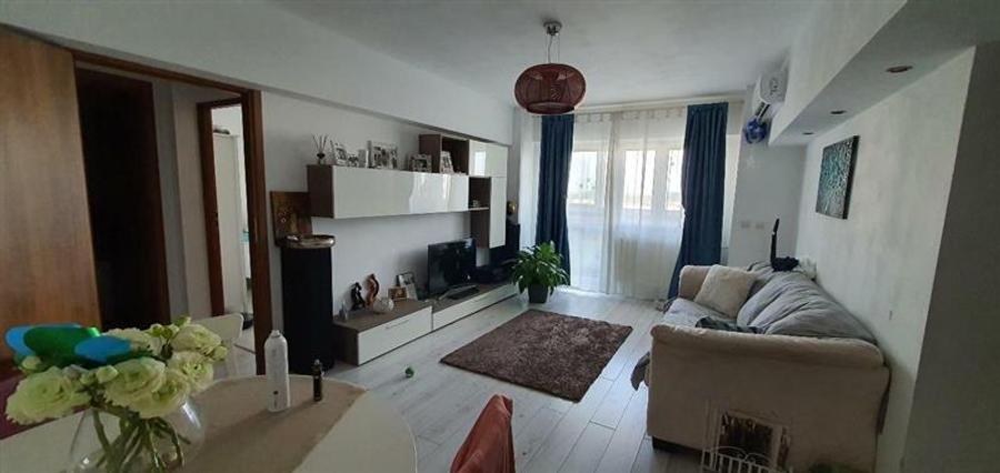 Apartament cu 3 camere semidecomandat în Dristor