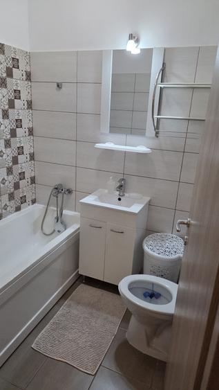 Garsonieră decomandată în Roșu