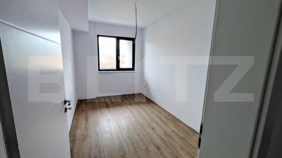 Apartament cu 3 camere semidecomandat în Exterior Sud