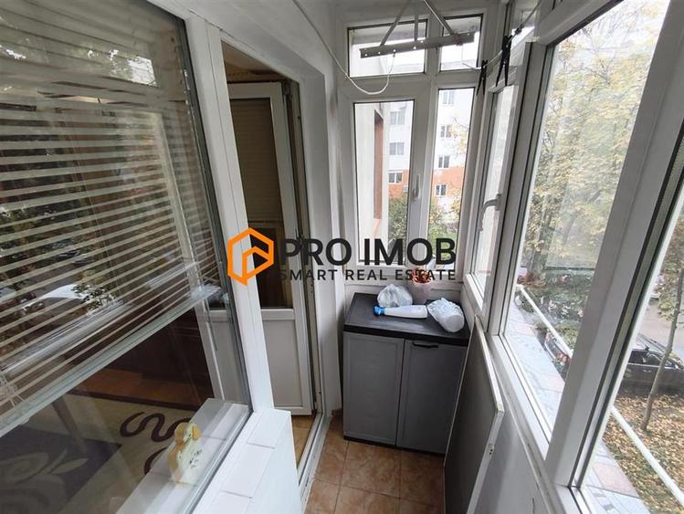 Apartament cu 3 camere semidecomandat, mobilat în 1 Decembrie