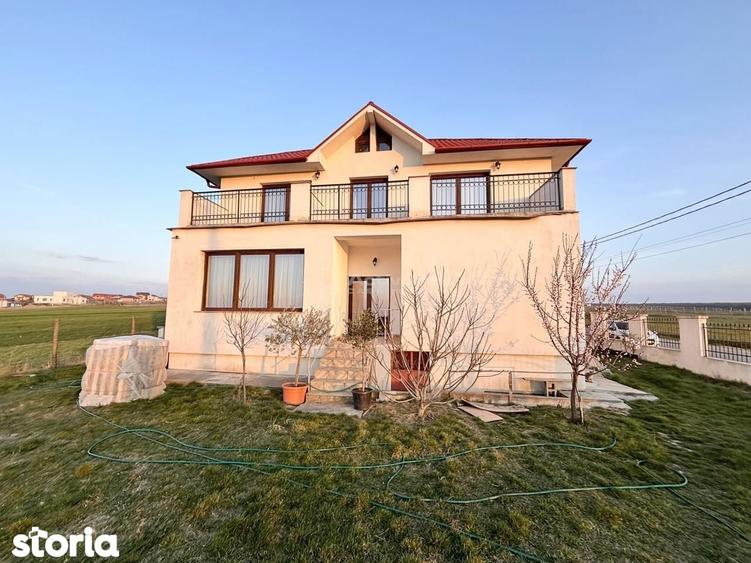 Casă cu 6 camere cu Teren 2310 Mp în Sânmartin