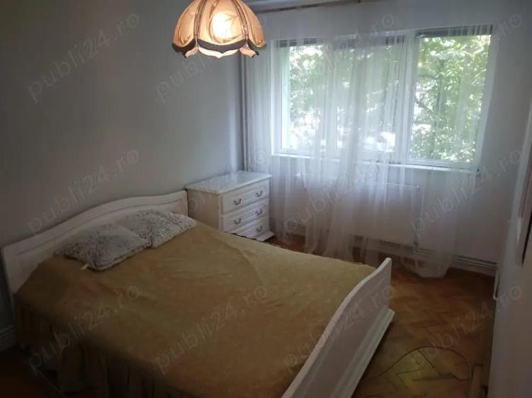 Apartament cu 3 camere decomandat în Torontalului