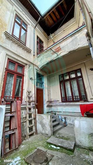 Casă cu 10 camere cu Teren 250 Mp în Timpuri Noi