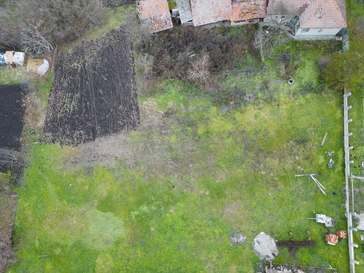 Teren de 1432 mp, în Peregu Mic