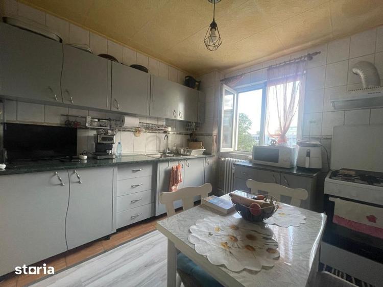 Apartament cu 3 camere în 1 Mai